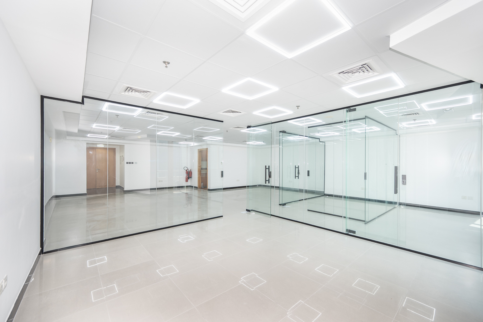 Renovated | 2 Partitions+Meeting Room | On Metro
