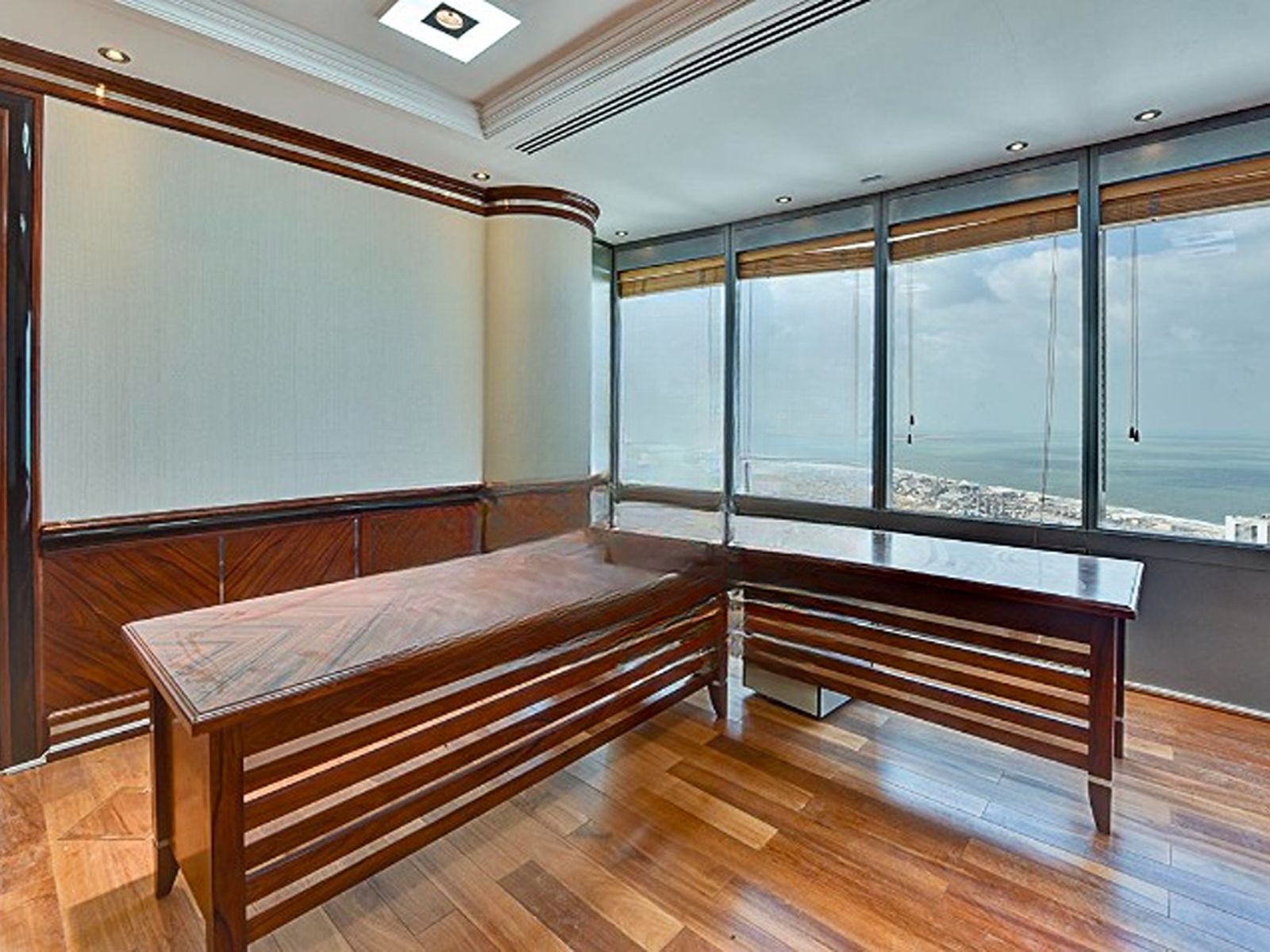 Executive Full Floor | Vacant | 360 View | 12 Bays