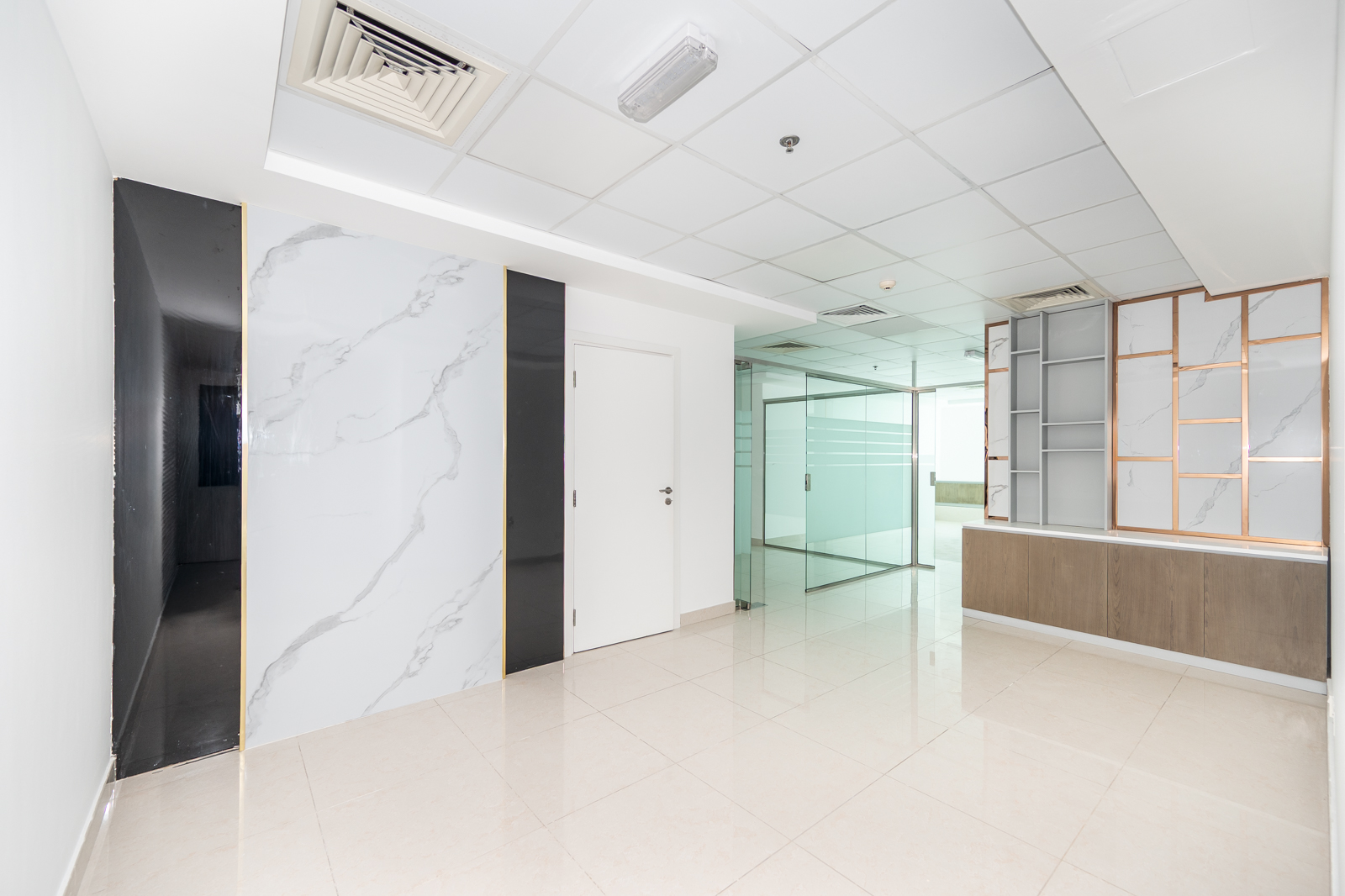 Two Parking Fitted Office For Lease Near to Metro