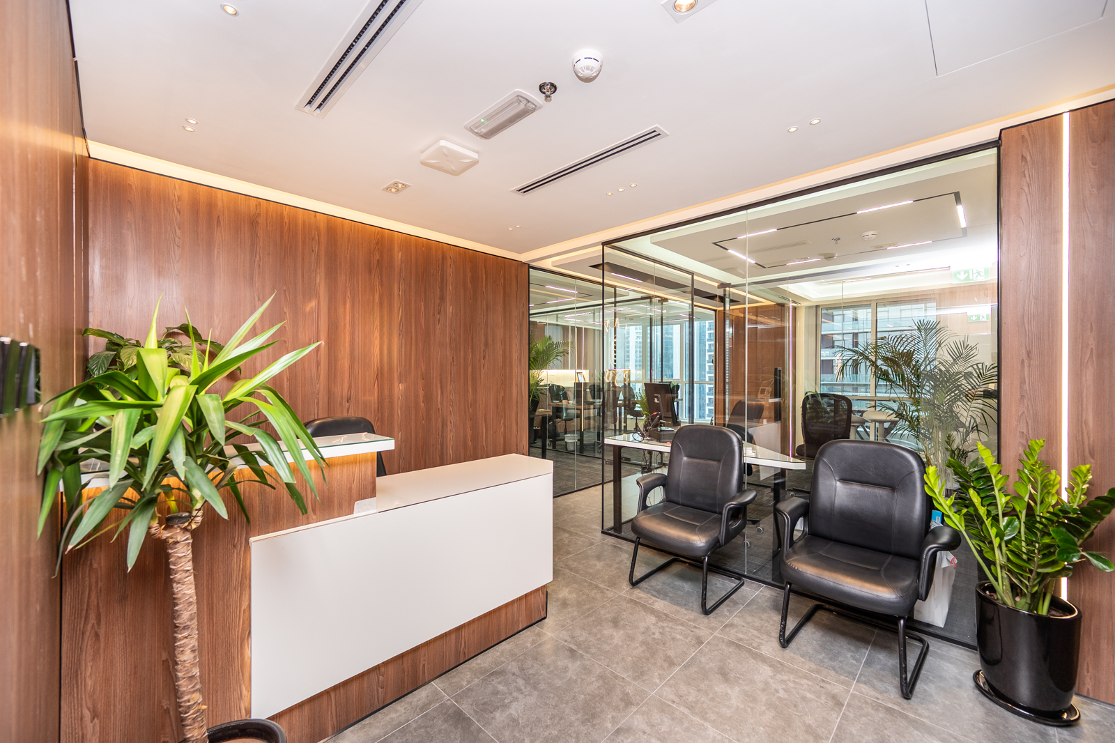 SIGNATURE FURNISHED | GRADE A | LAKE VIEW