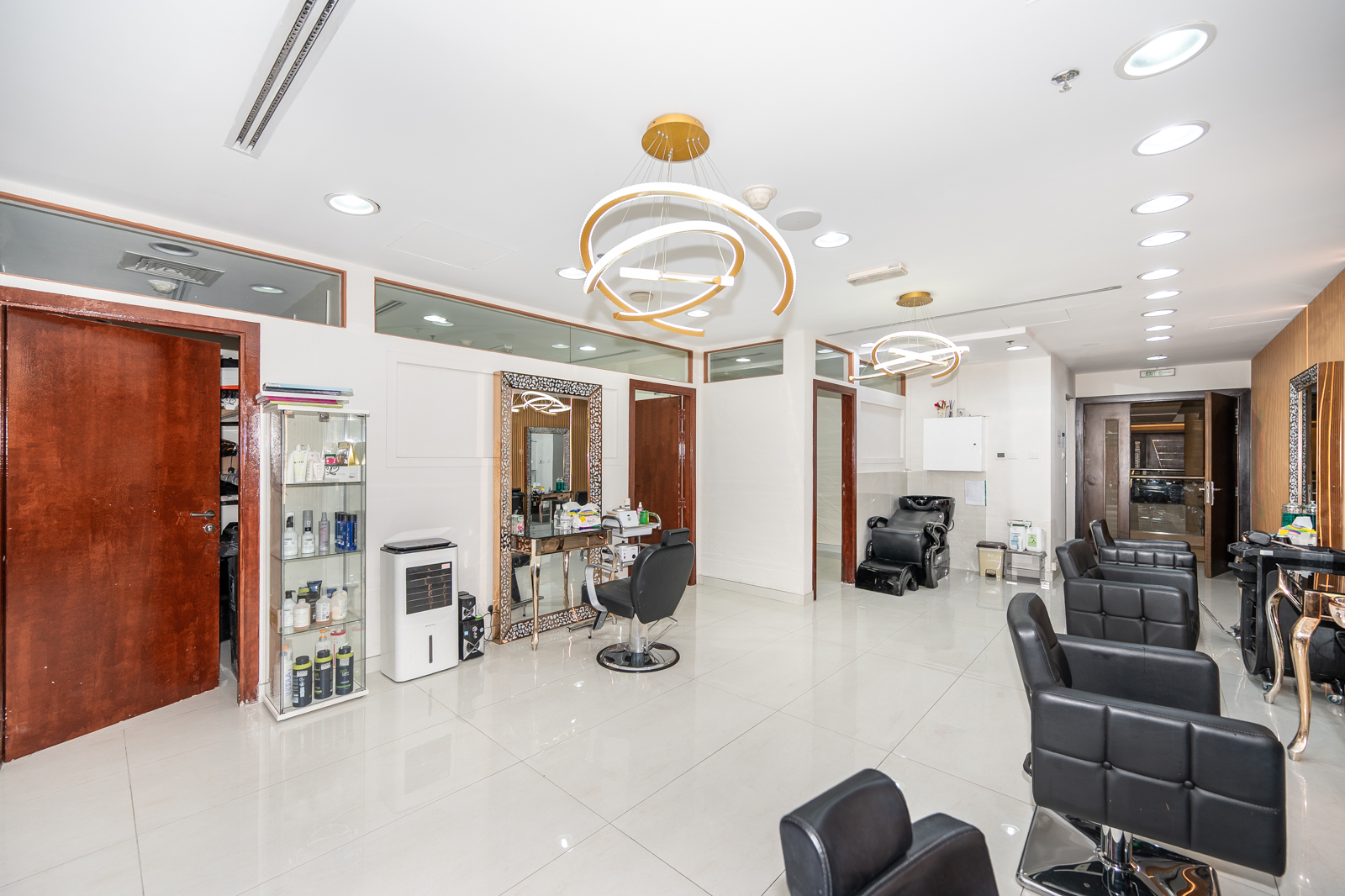 Fitted Space | Tenanted | 2 Parkings