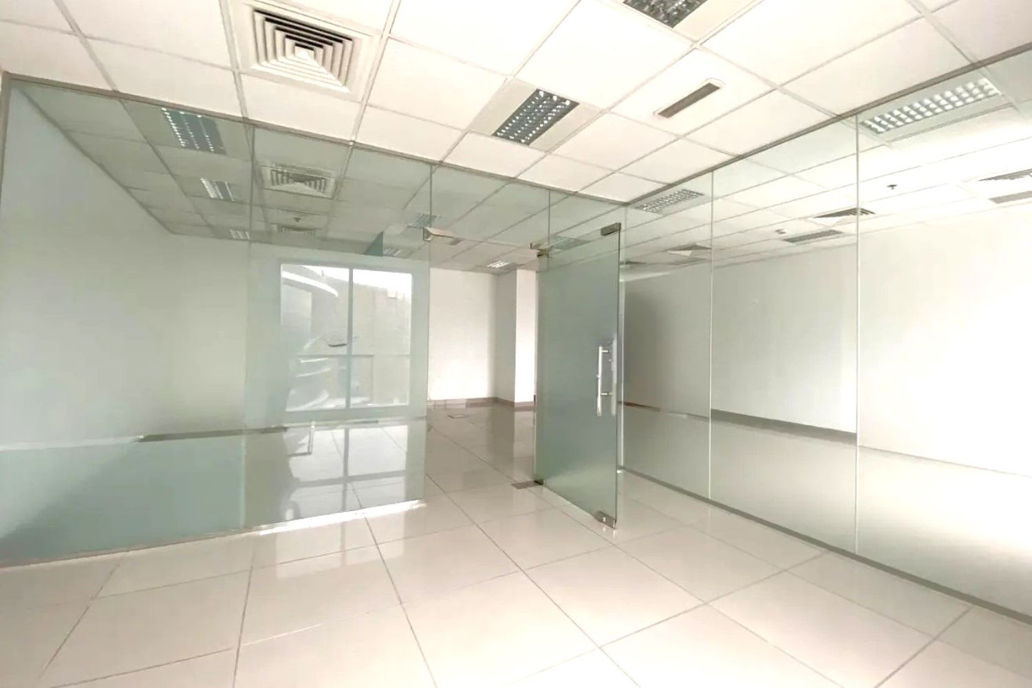 https://storage.engageplatform.ai/crc/properties/images/EP-0385802/01UMUYrnK0PUjAglWhiNm0D7JqGoGzE3PHnAEOpd.jpg