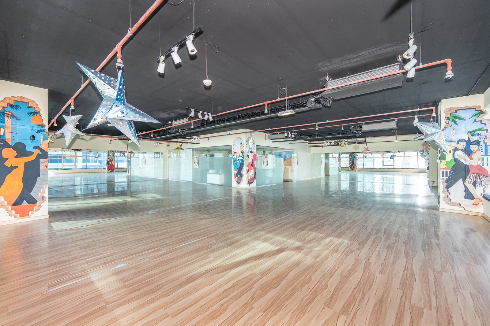 Spacious Open Layout | Bright Corner | 10 Parkings