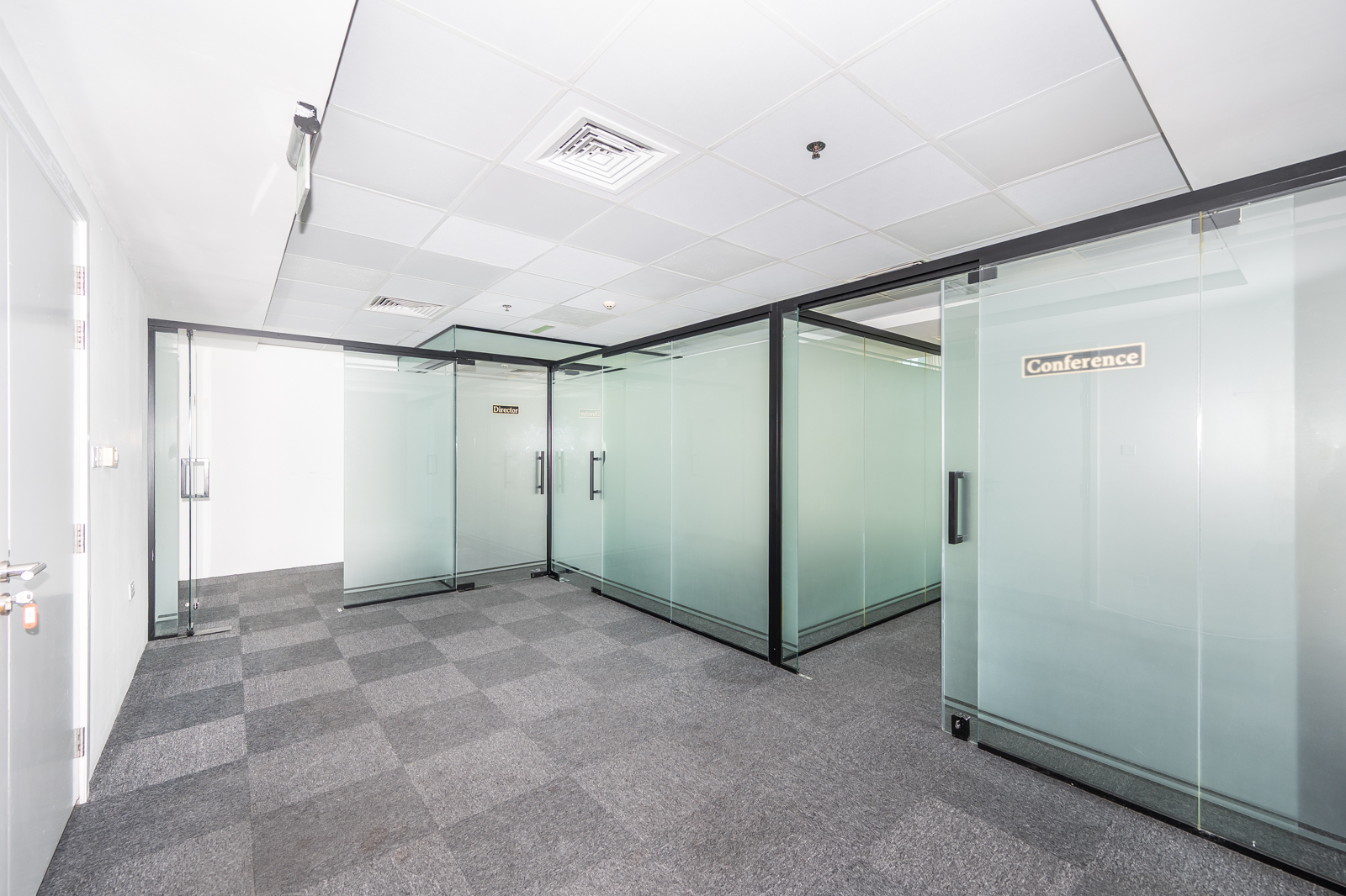 Fitted And Partitioned | 1 Parking Space | SZR