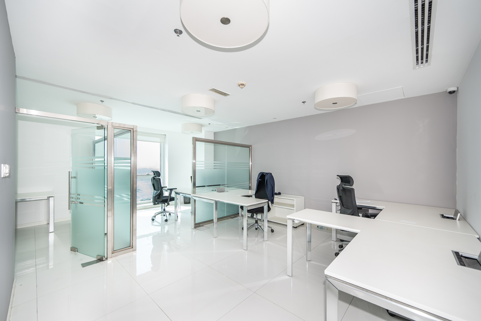 Fully Fitted | Glass Partitions | Skyline View