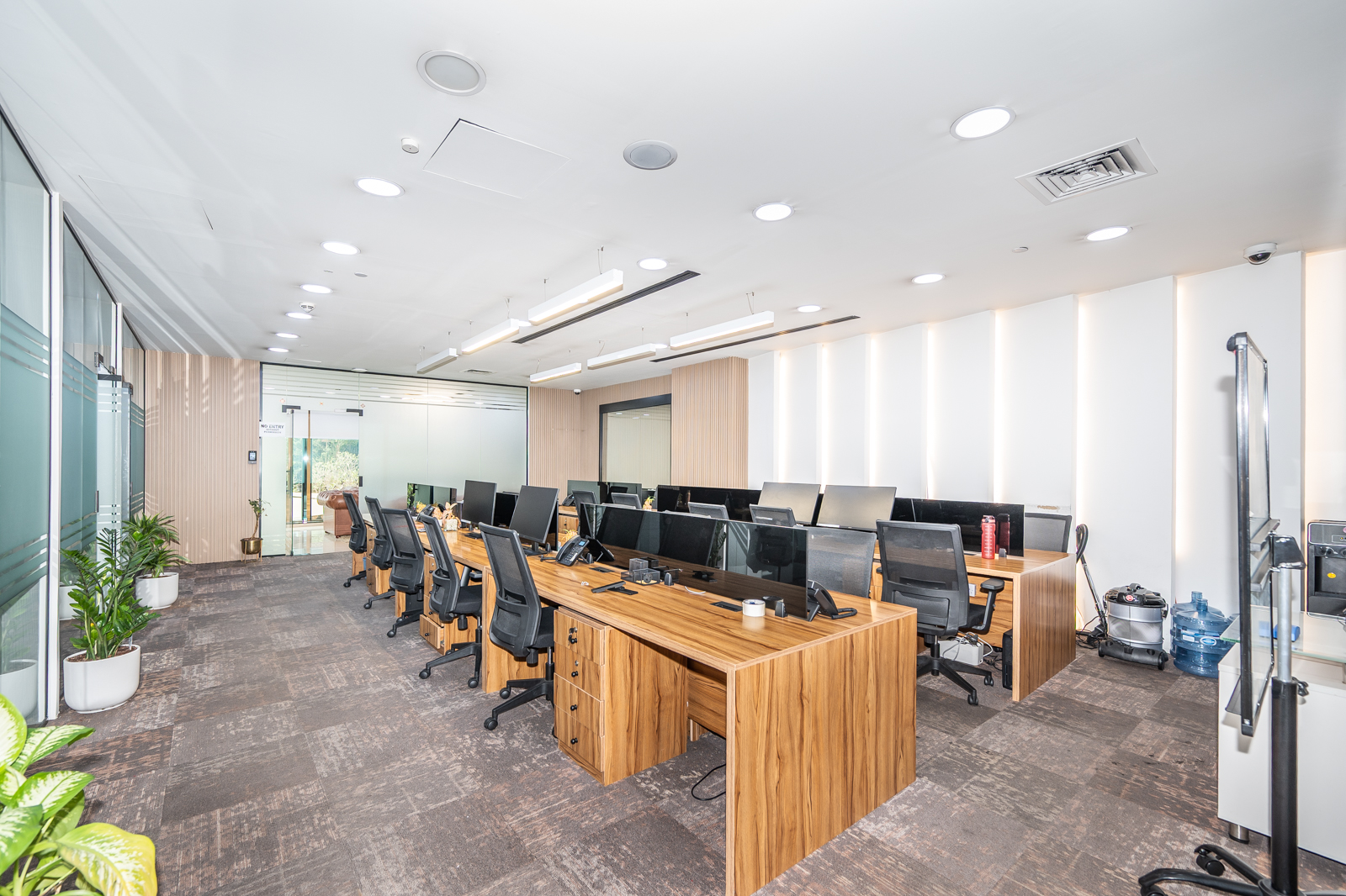 Prime Office | 1800 Sq Ft | 2 Parking Spaces