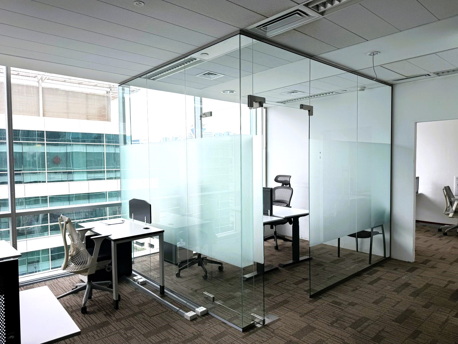 GRADE A BUILDING | FITTED OFFICE | W/ METRO ACCESS