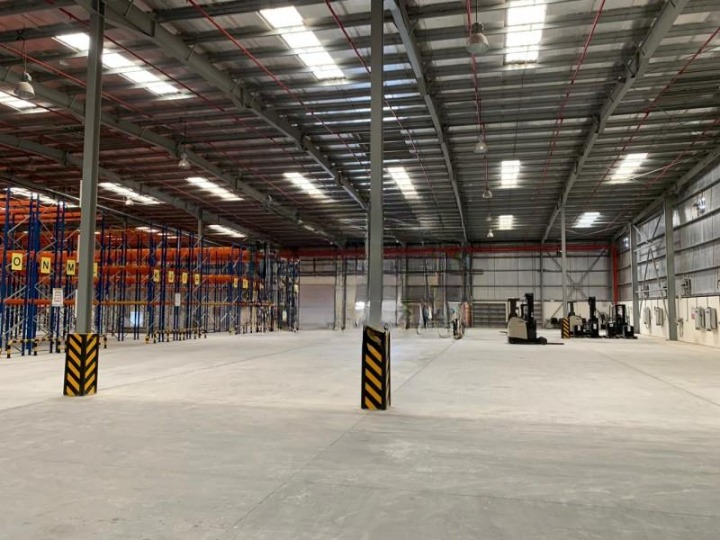 Best Priced | Logistics Warehouse | with Racking