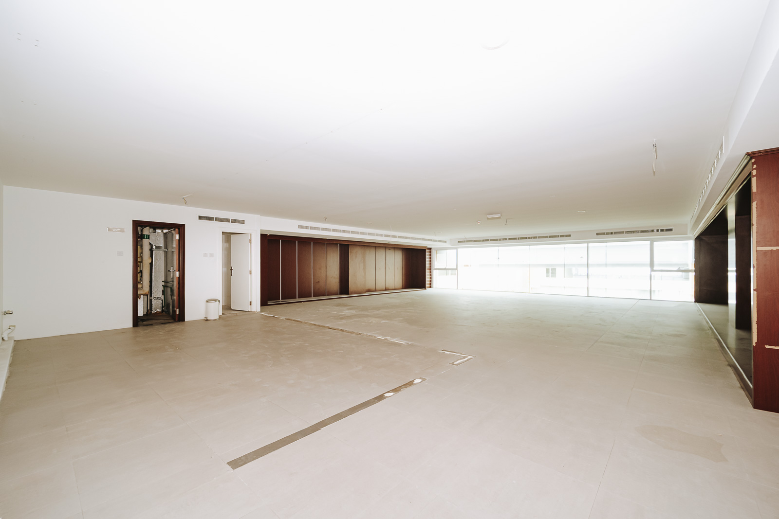 High Ceiling | Internal Showroom | Parking