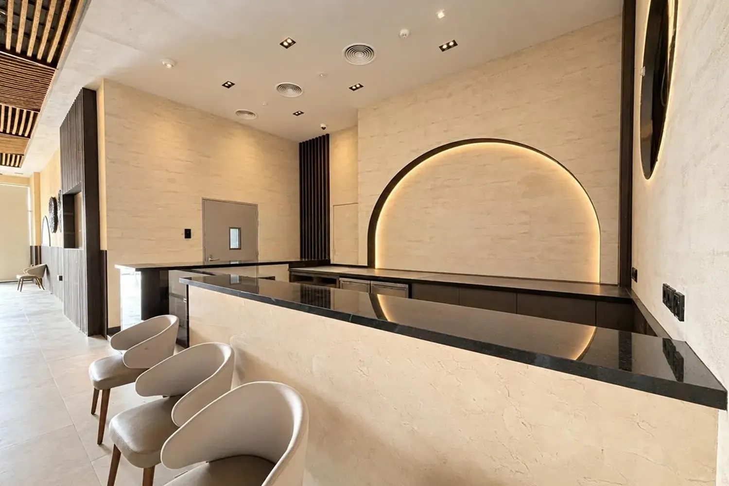 Retail Suitable for F and B | With Terrace