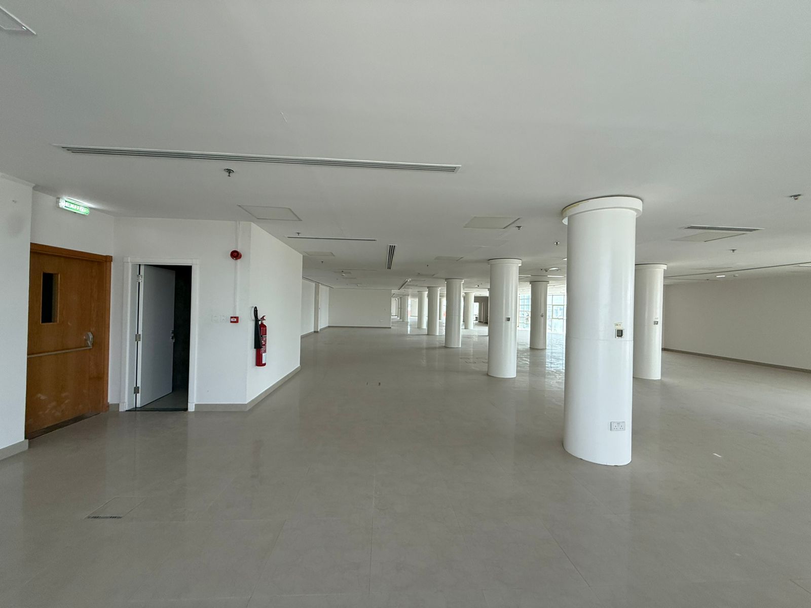 https://storage.engageplatform.ai/crc/properties/images/EP-1628899/MZQTDbPKCW07elyiXe7tq6T16K60XXJUQZ6Uxjlv.jpg