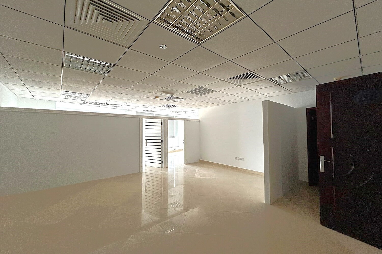 https://storage.engageplatform.ai/crc/properties/images/EP-1628994/NR235SYpgFvWUhUf3Ut8muMrRQUTGNN6eJoct4TG.jpg
