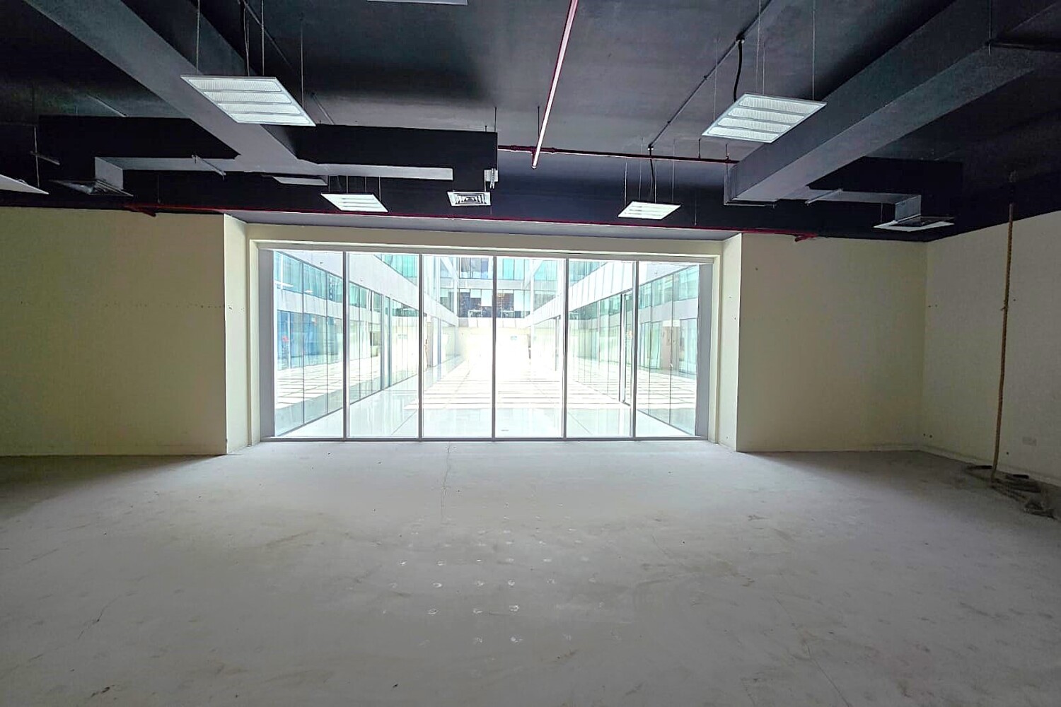 Office for rent in Kia Flag Ship at 351,000 AED per year