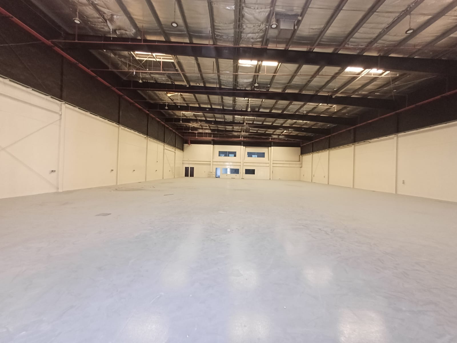Warehouse for rent in 8Wd at 1,250,000 AED per year