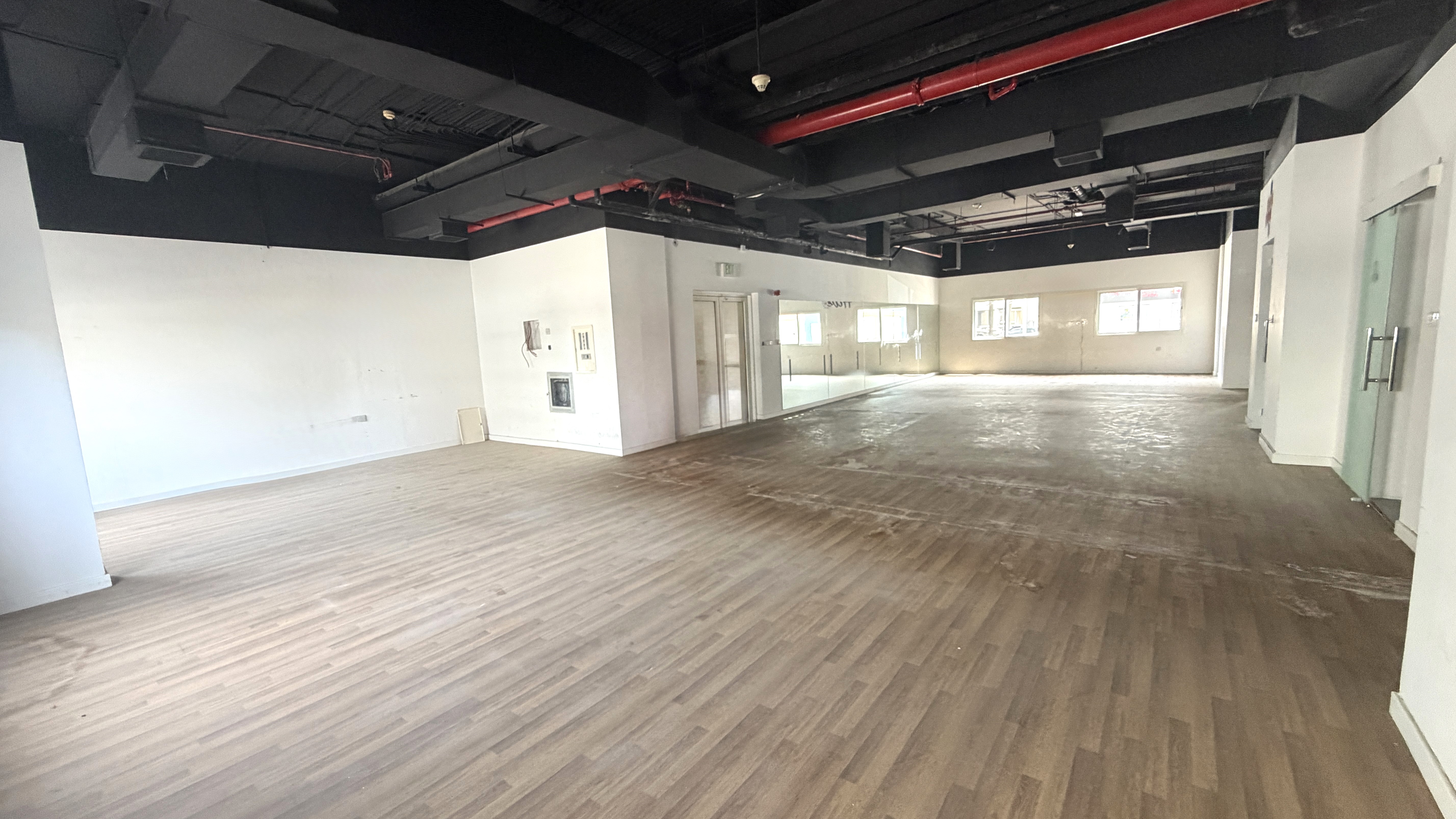 Retail for rent in Al Reef at 300,000 AED per year