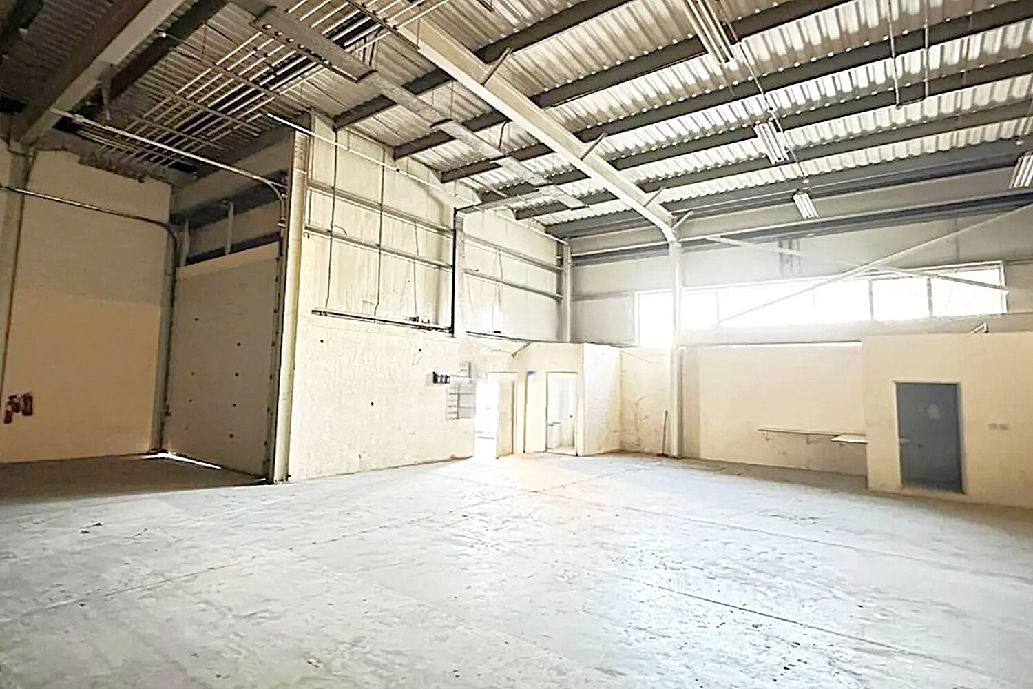 Warehouse for rent in Ras Al Khor Industrial 1 at 80 AED per year