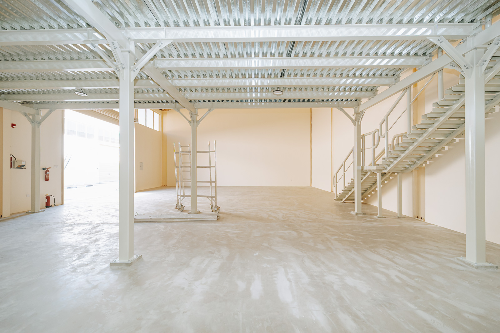Warehouse for rent in Phase 1 at 227,500 AED per year