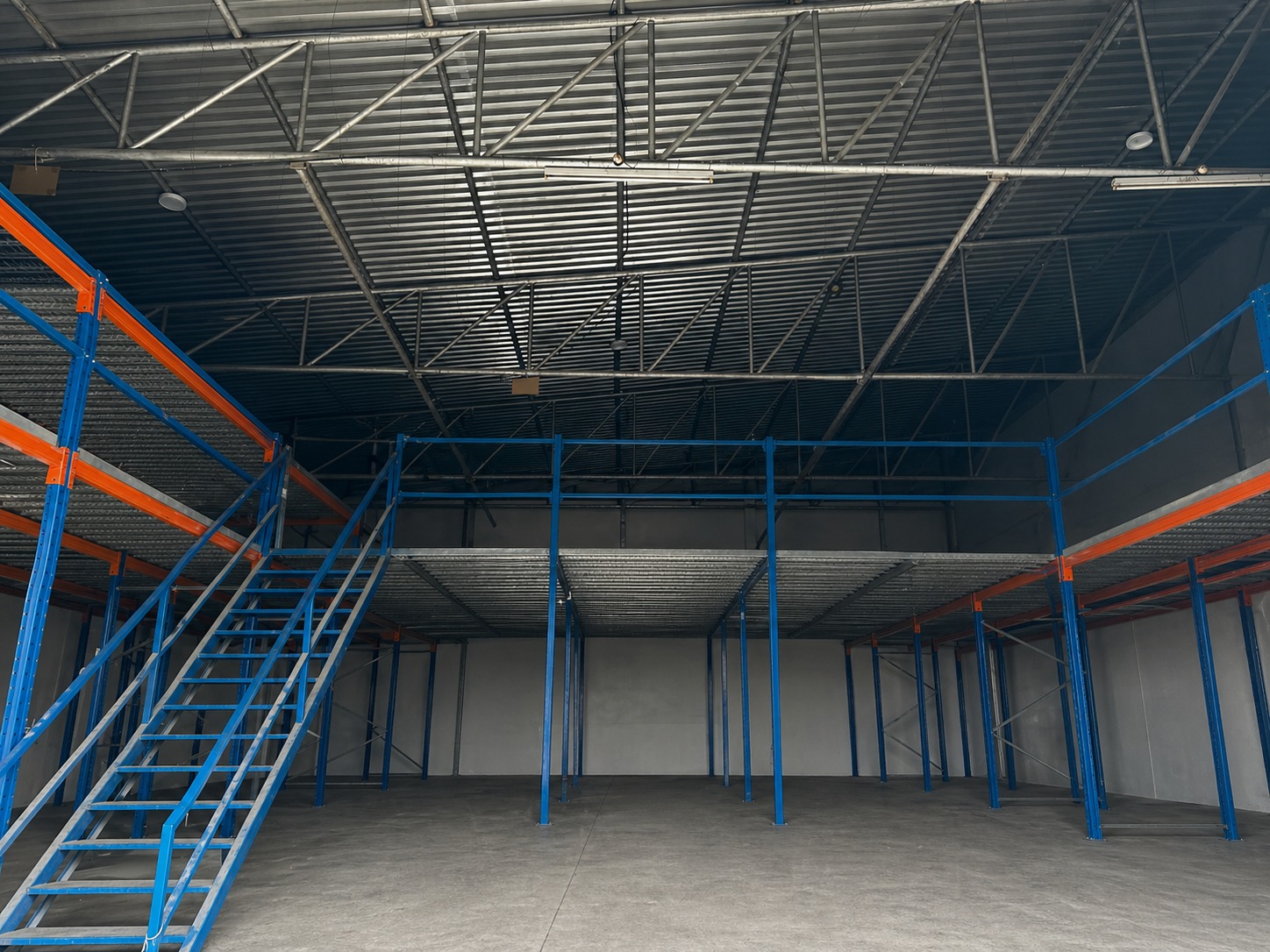 Warehouse for rent in Makeen Al Khabisi Warehouse Complex at 1,150,000 AED per year