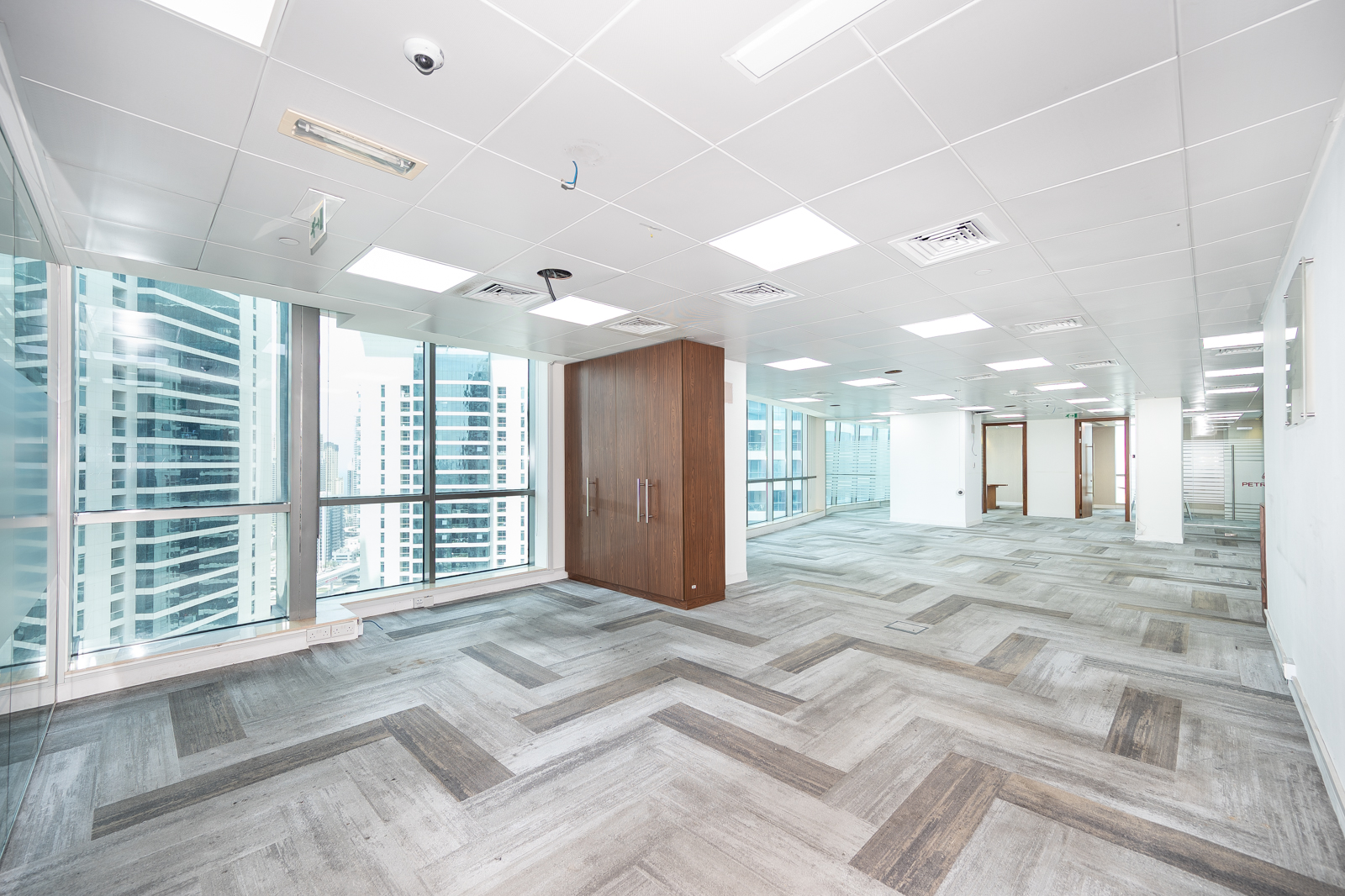 Office for rent in Jumeirah Bay X2 at 225 AED per year