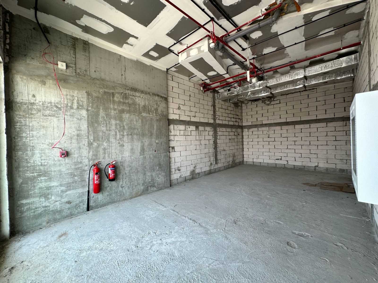 Retail for rent in Azizi Amber at 100,000 AED per year