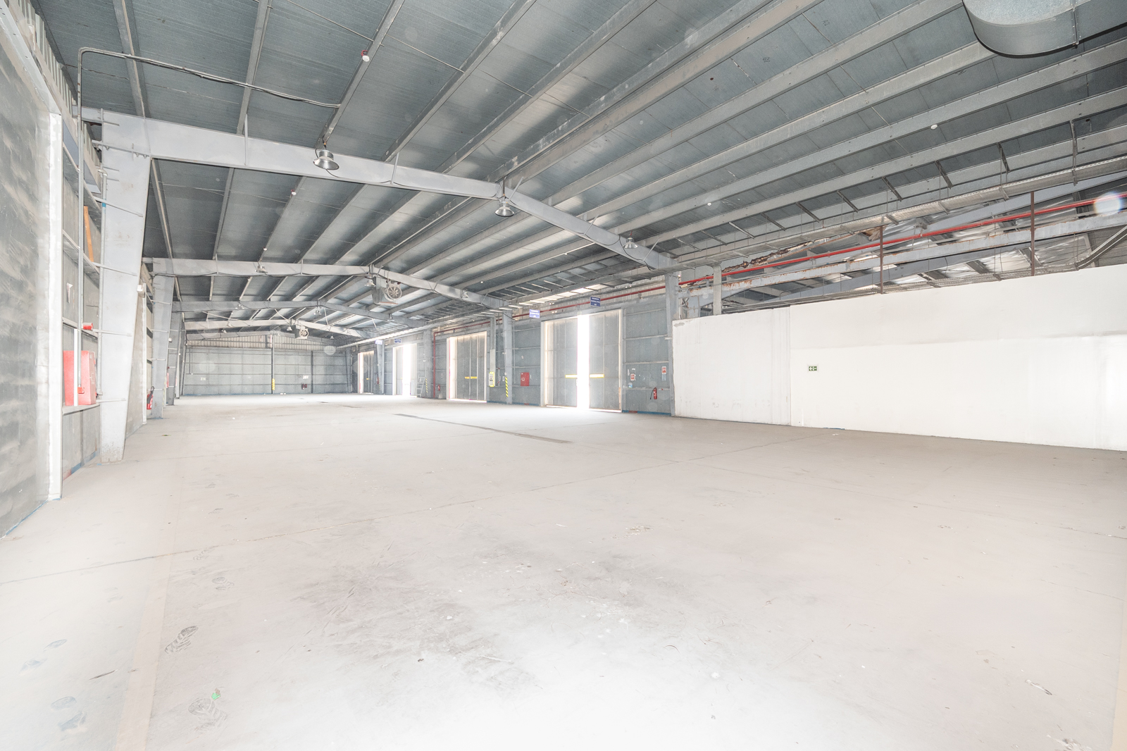 Warehouse for rent in Mussafah Industrial Area at 1,500,000 AED per year