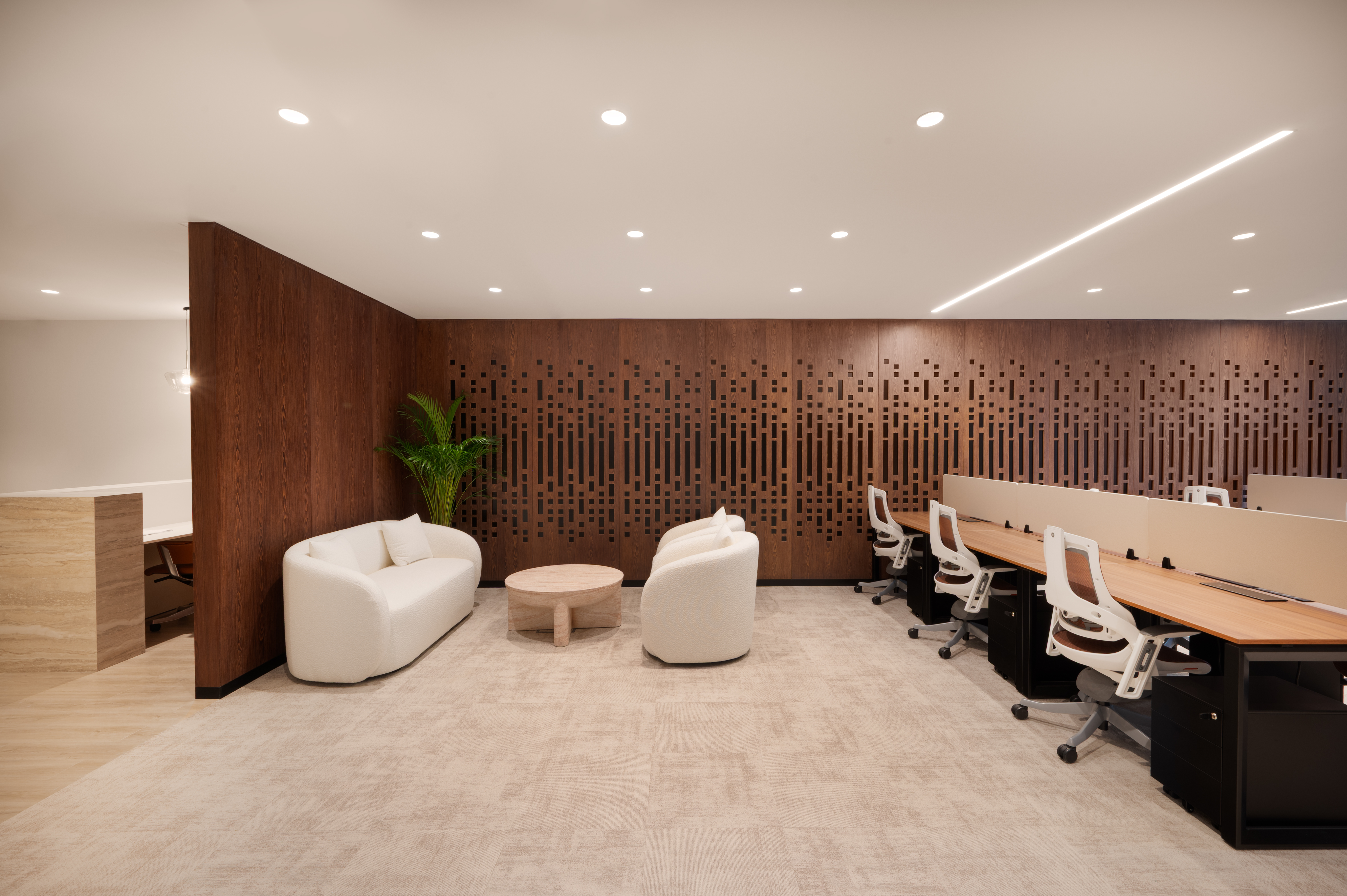 Office for rent in Marina Plaza at 825,500 AED per year
