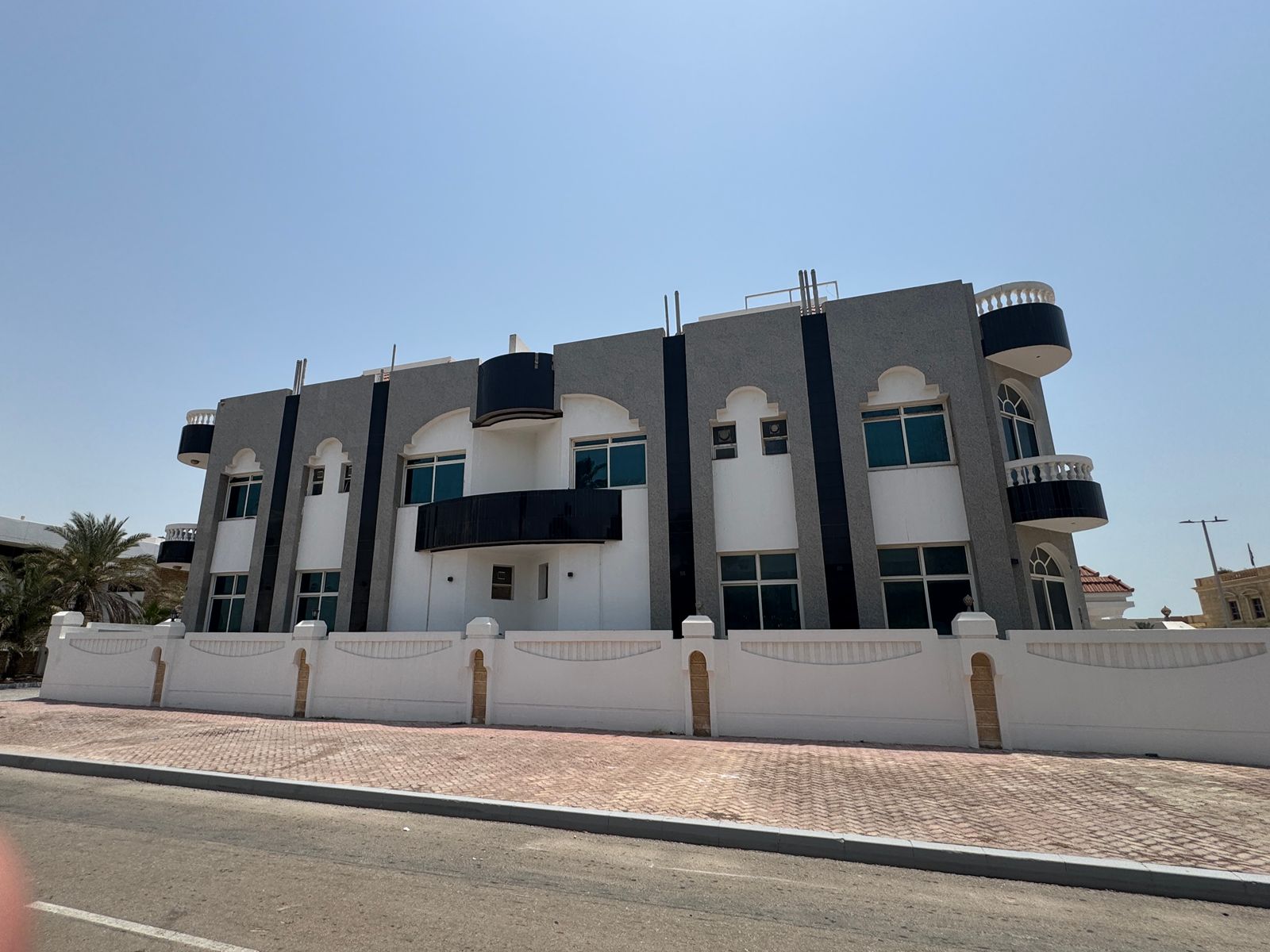5BR Commercial Villa | Unfurnished | 2 Parking