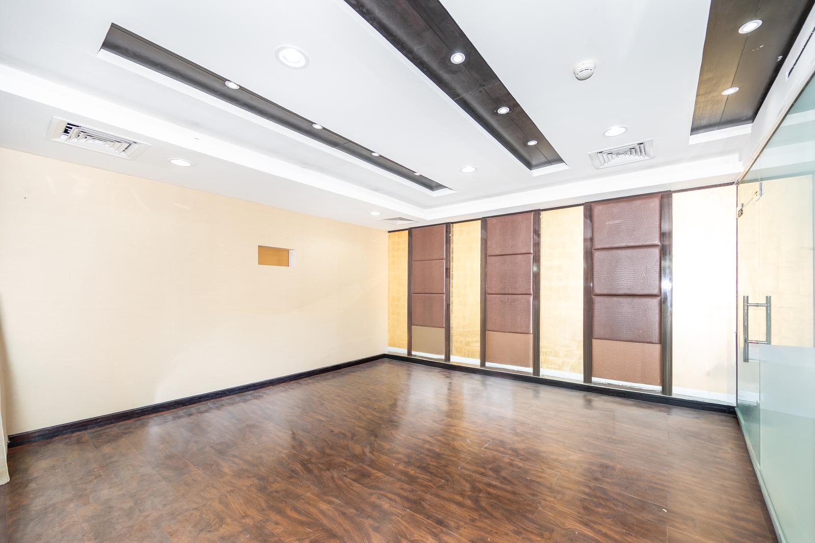Fully Fitted & Furnished | Multi-Cabins | Vacant