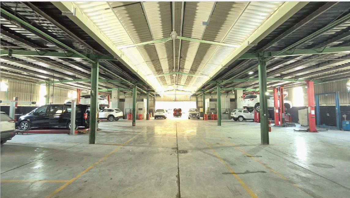 Car Showroom & Garage | RD facing high visibility