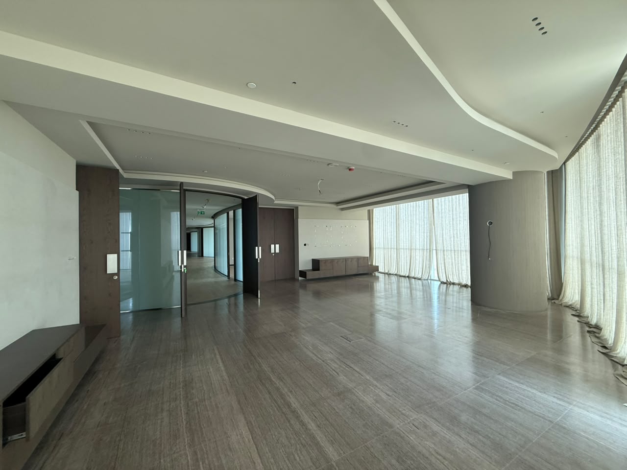 Full-Floor | Fitted and Partitioned | High floor