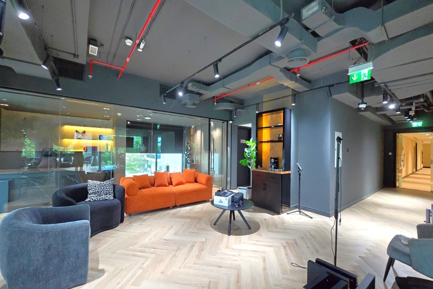 Renovated Office | Chiller Free | DDA License