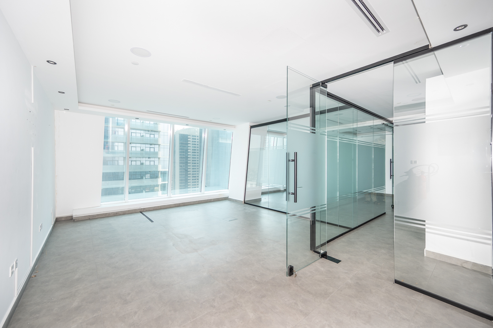 Brand New Fitout | 4 Parkings | Partitioned