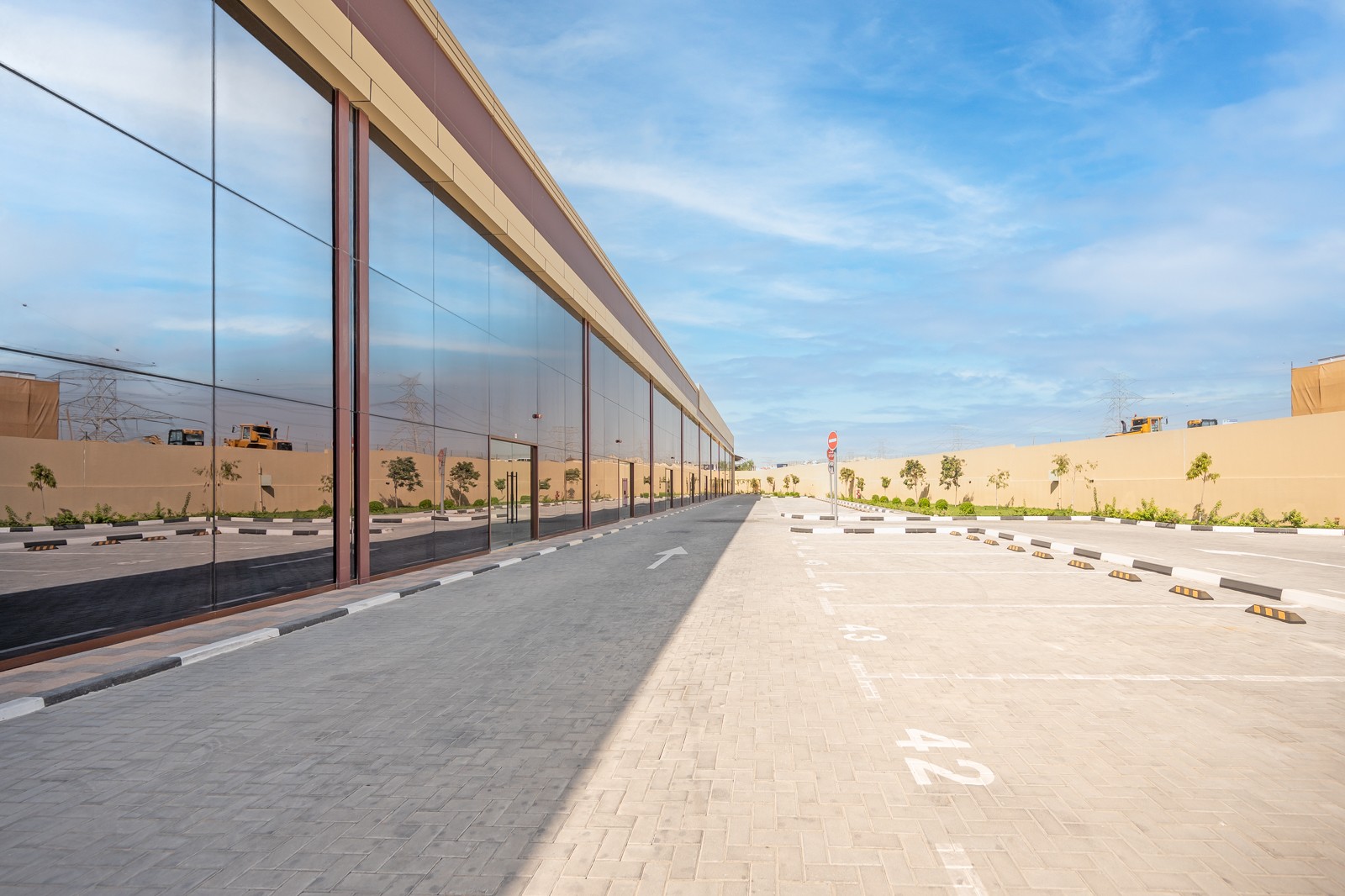 Showroom + Warehouse | Main Road | High Power