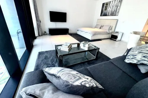 Apartment in Marquise Square Tower