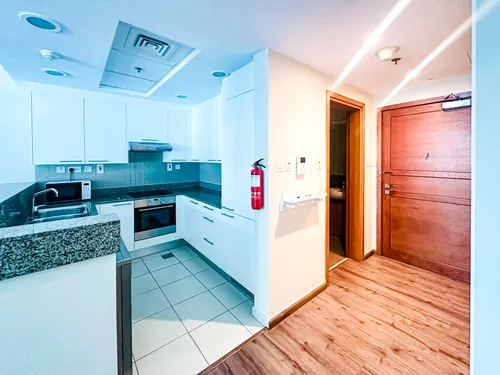  Apartment in Bay Square Building 9