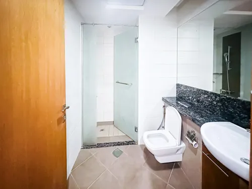  Apartment in Bay Square Building 9
