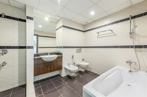 2 Bedrooms Apartment in Windsor Manor