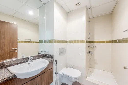 2 Bedrooms Apartment in Windsor Manor