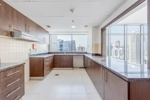 2 Bedrooms Apartment in Windsor Manor