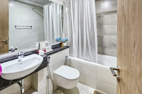 2 Bedrooms Apartment in The Bay
