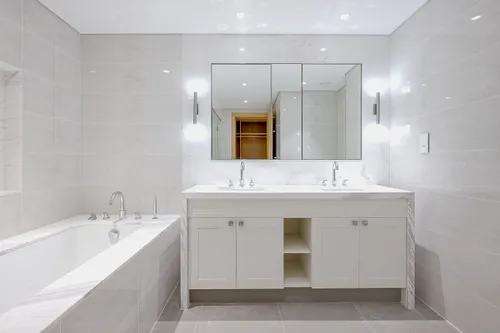 3 Bedrooms Apartment in Opera Grand