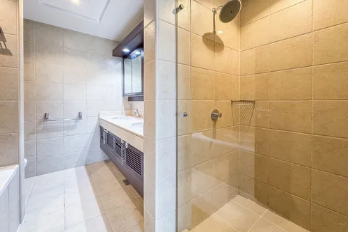 3 Bedrooms Apartment in The Residences 8