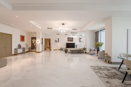 5 Bedrooms Apartment in Opera Grand