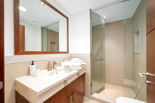 3 Bedrooms Apartment in Burj Vista Tower 1