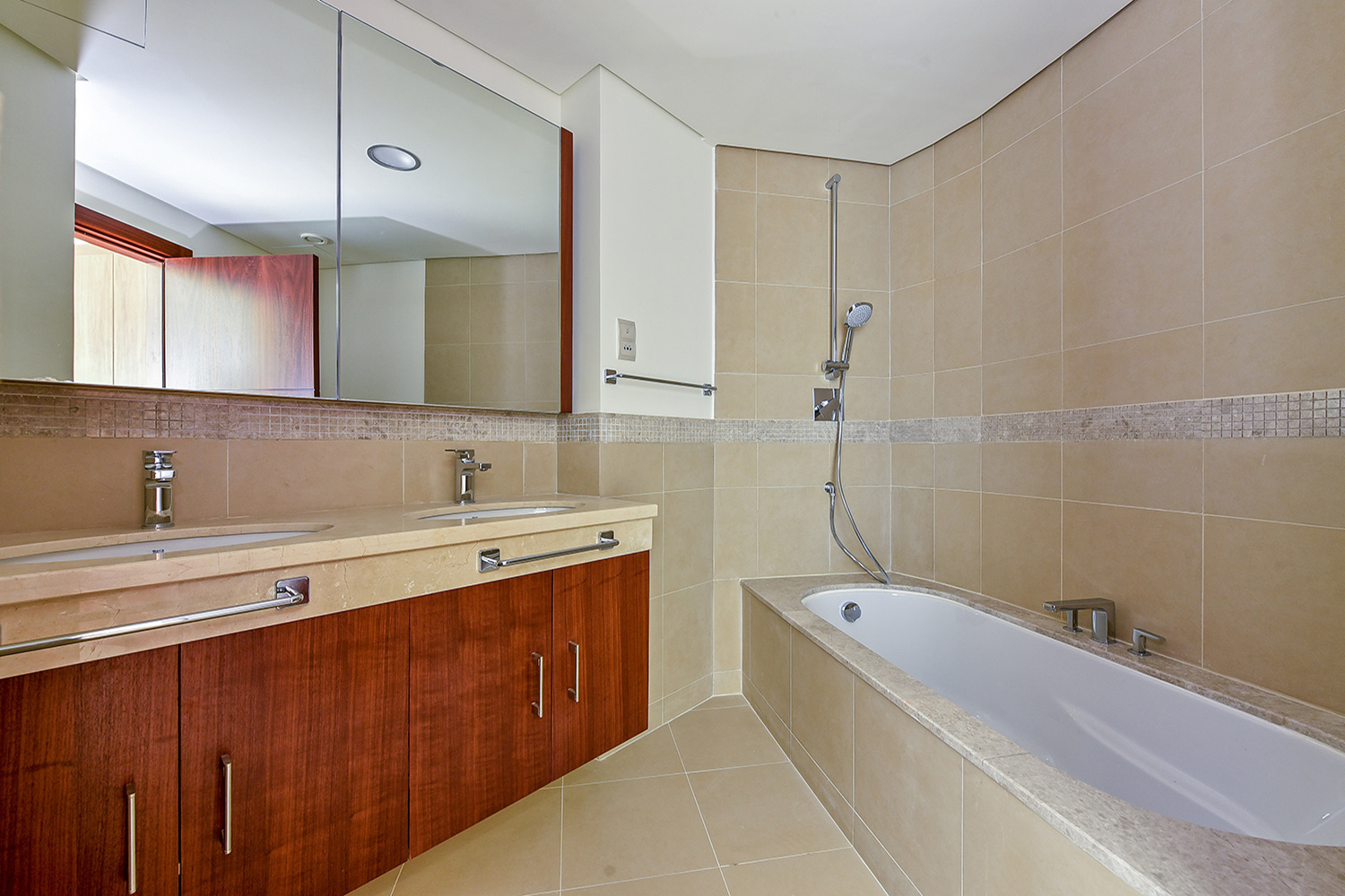 2 Bedrooms Apartment in Burj Vista Tower 1