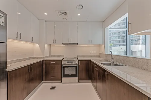2 Bedrooms Apartment in Boulevard Crescent Tower 1