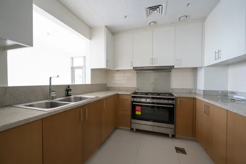 2 Bedrooms Apartment in Boulevard Crescent Tower 1