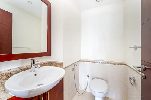 2 Bedrooms Apartment in South Ridge 1