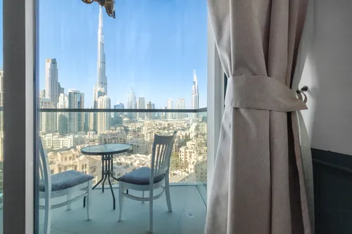 2 Bedrooms Apartment in Bellevue Tower 1