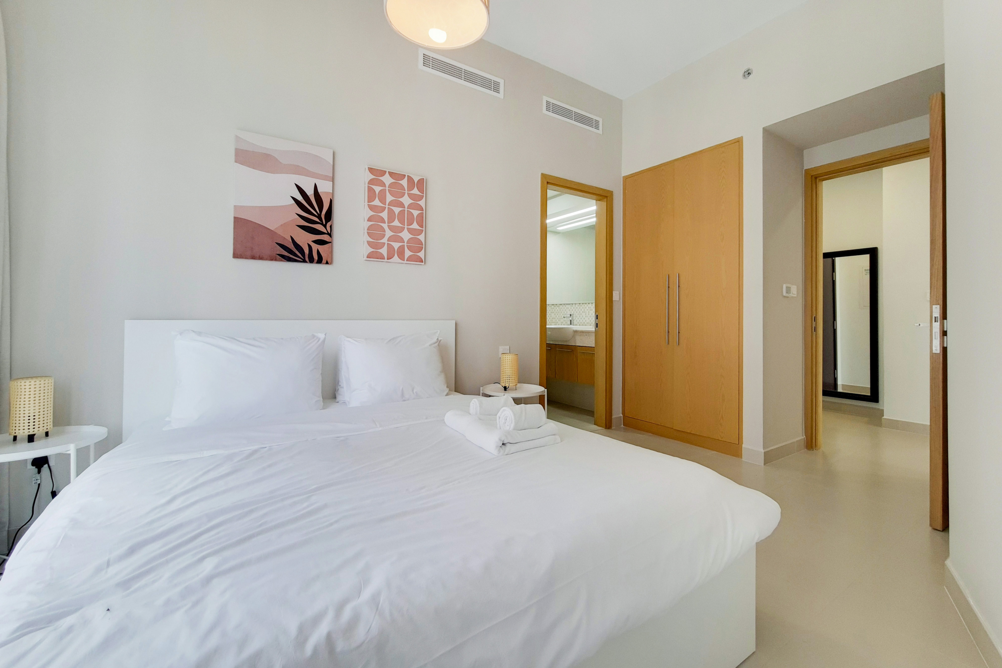 2 Bedrooms Apartment in Bellevue Tower 1